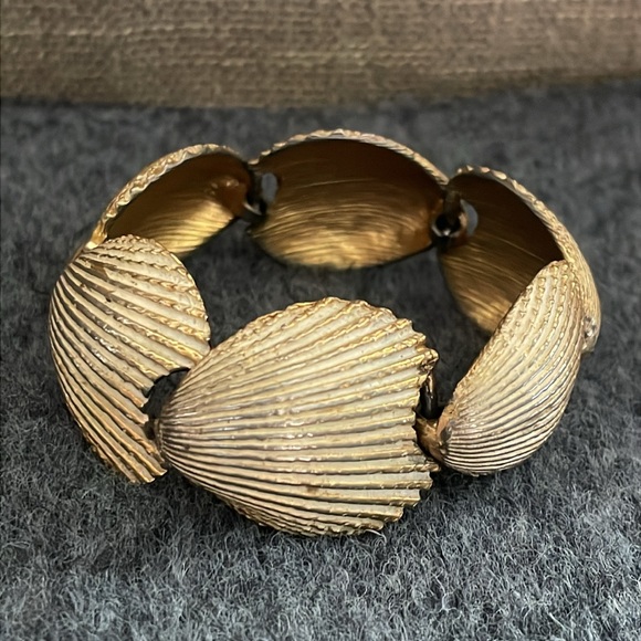 Vintage Accessories - Vintage Gold tone Shell Bracelet
